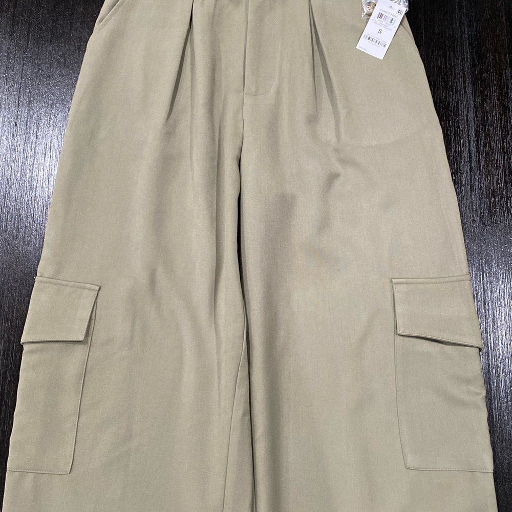 Women’s Wide Leg Cargo Pants with Relaxed Fit